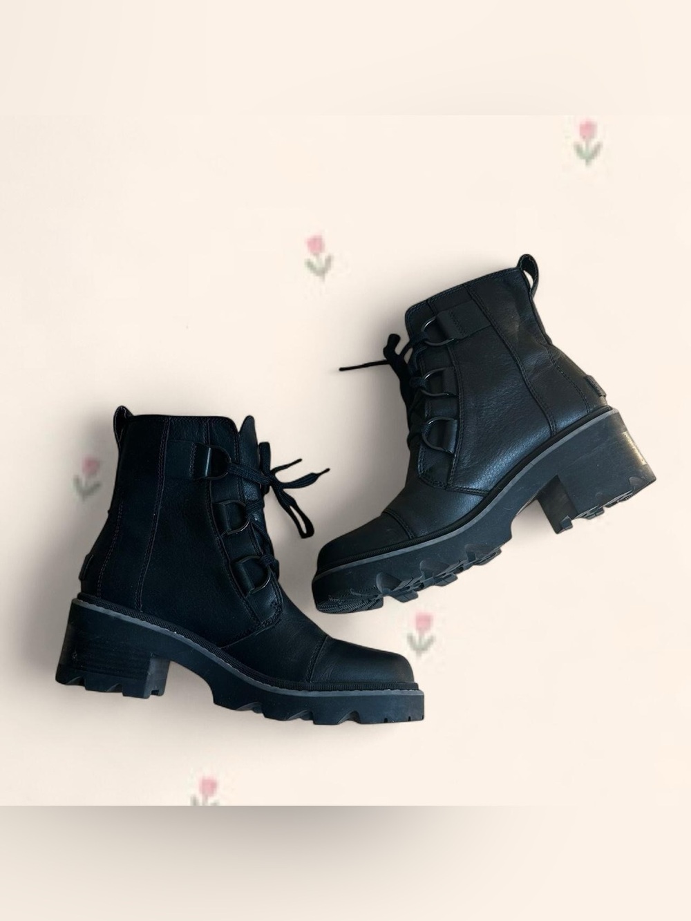 Sorel black leather lace up boots with chunky sole